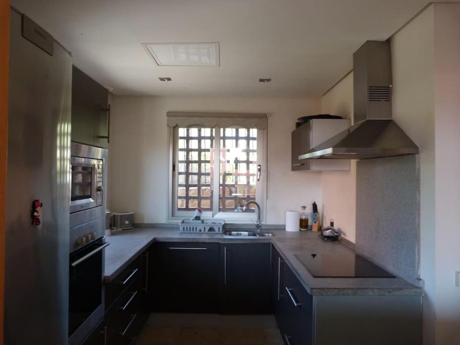 Luxurious Townhouse With Sea Views Villa Manilva Buitenkant foto